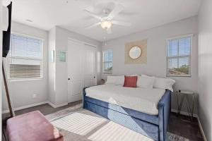 Giường trong phòng chung tại Family Vacation Home