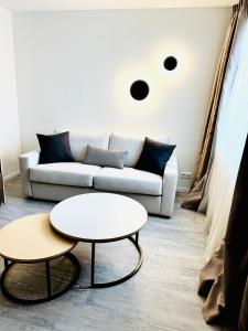 Ein Sitzbereich in der Unterkunft Akropolis Hotel