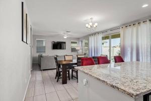 TV/trung tâm giải trí tại Family Vacation Home