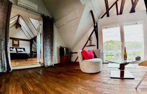 a living room with a chair and a table at Das besondere Moselhaus-Mosel ultranah Luxus Ferienhaus Mosel in Kinheim