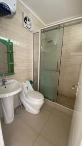 Ένα μπάνιο στο Seaview Apartments