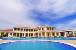a large house with a swimming pool in front of it at Complex Villas Kaliakra & Gradina in Bŭlgarevo