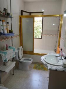 Koupelna v ubytování Cuarto Privado Doble en Toledo