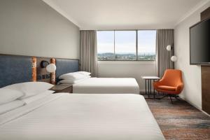 Postel nebo postele na pokoji v ubytování Glasgow Marriott Hotel