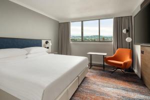 Postel nebo postele na pokoji v ubytování Glasgow Marriott Hotel