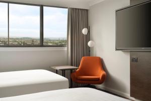 Postel nebo postele na pokoji v ubytování Glasgow Marriott Hotel
