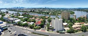 Daireden çekilmiş Brisbane şehrinin genel bir manzarası veya şehir manzarası
