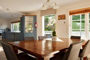 Fotografie z fotogalerie ubytování Escape North - 2 - 6 Bedrooms 14 Guests Max v destinaci Russell