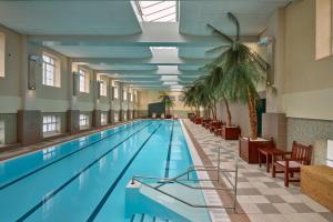 a large swimming pool in a large building at London Marriott Hotel County Hall in London