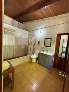 Koupelna v ubytování Casa Susen