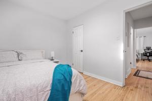 Ένα ή περισσότερα κρεβάτια σε δωμάτιο στο CentreStreet-Cozy Petfriendly 4bedsuite 04Entire