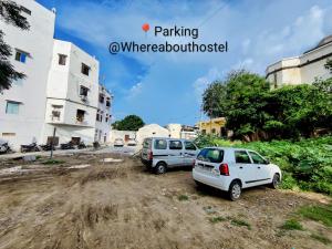 two cars parked on the side of a dirt road at Whereabout Hostel Udaipur in Udaipur