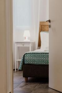 Posteľ alebo postele v izbe v ubytovaní Chrisi Holiday Home - 500 sqm Private Gardens & Nature View - 300m by the sea