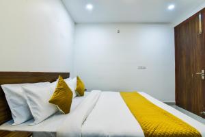 Postel nebo postele na pokoji v ubytování DIPLOMAT REGENCY