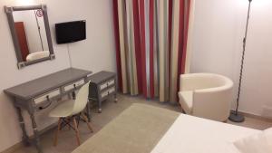 Telewizja i/lub zestaw kina domowego w obiekcie Hotel Torres Touriño
