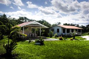 Un jardín fuera de Hotel Campestre Mastranto