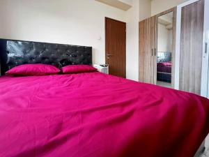 Postel nebo postele na pokoji v ubytování Apt Pinewood 2BR with Pool n Wi-Fi by 2ndHome