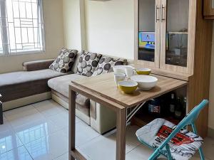 TV a/nebo společenská místnost v ubytování Apt Pinewood 2BR with Pool n Wi-Fi by 2ndHome