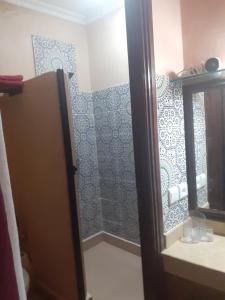 Riad Sesame tesisinde bir banyo