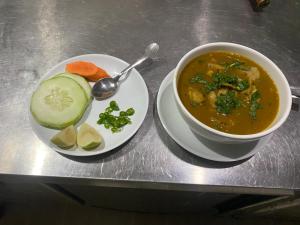 Makanan di atau berdekatan asrama