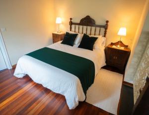 A bed or beds in a room at Hotel Rural Cabo Busto