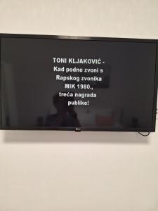 TV a/nebo společenská místnost v ubytování Apartment Banjol 137