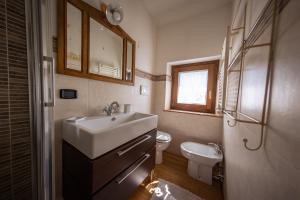 Koupelna v ubytování Santa Fiora Ospitalità Diffusa - La Vecchia Officina