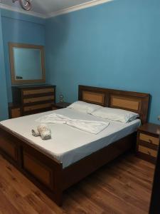 Postel nebo postele na pokoji v ubytování Fatjon' s Apartament + 10 fotografií
