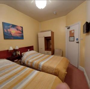 a room with two beds in a hotel room at THE ROCK n ROLL in Blackpool