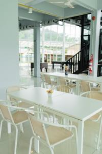 Restoran atau tempat lain untuk makan di A Hotel Cozy +15 gambar