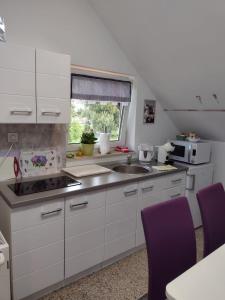 Kuchyň nebo kuchyňský kout v ubytování Apartman Breza
