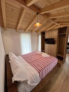 Postel nebo postele na pokoji v ubytování Guest House Si n'shpi tande - Mrizi i Zanave