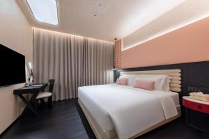 Voodi või voodid majutusasutuse LIKTO-YIYU Hotel Guangzhou Pazhou Exhibition Canton Tower Branch toas