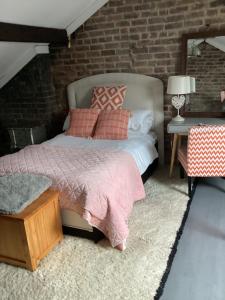 Giường trong phòng chung tại 2 bedroom apartment