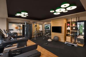 Fitness centrum a/nebo fitness zařízení v ubytování Moxy Mumbai Andheri West