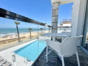 Bazén v ubytovaní Hotel Apartamentos Marina Luz alebo v jeho blízkosti + 37 fotografií