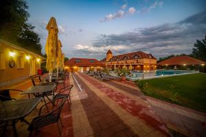Bazén v ubytování Termál Hotel Vesta nebo v jeho okolí