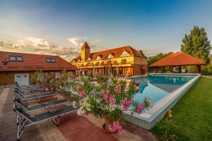 Bazén v ubytování Termál Hotel Vesta nebo v jeho okolí