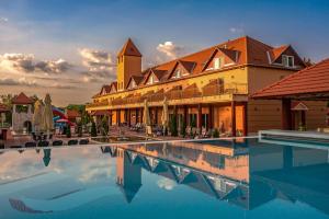 Bazén v ubytování Termál Hotel Vesta nebo v jeho okolí