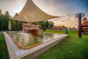 Bazén v ubytování Termál Hotel Vesta nebo v jeho okolí