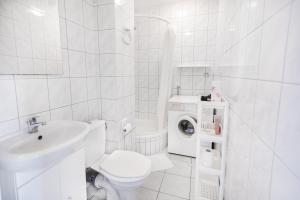 Koupelna v ubytování Super Central Chmielna str Apt Super view + 7 fotografií