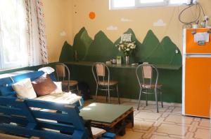 Posezení v ubytování Harmony Backpackers Hostel
