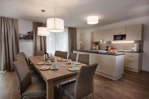 Kuchnia lub aneks kuchenny w obiekcie AlpenParks Hotel & Apartment Central Zell am See