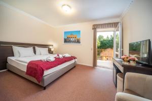 Posteľ alebo postele v izbe v ubytovaní Termál Hotel Vesta + 37 fotografií