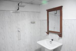 Koupelna v ubytování Nethu Herbal Villa