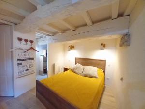 Postel nebo postele na pokoji v ubytování Le gîte du mas avec piscine + 31 fotografií
