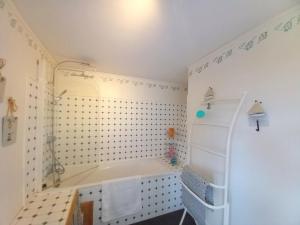Koupelna v ubytování Le gîte du mas avec piscine