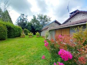 Zahrada ubytování Le gîte du mas avec piscine