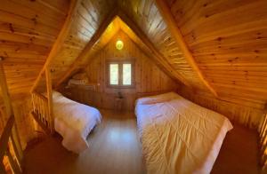 Postel nebo postele na pokoji v ubytování Camping Bungalows La Borda del Pubill + 37 fotografií