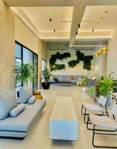 Fully Furnished Studio Unit at The Median with Fast Internet Connection and Netflix休息區